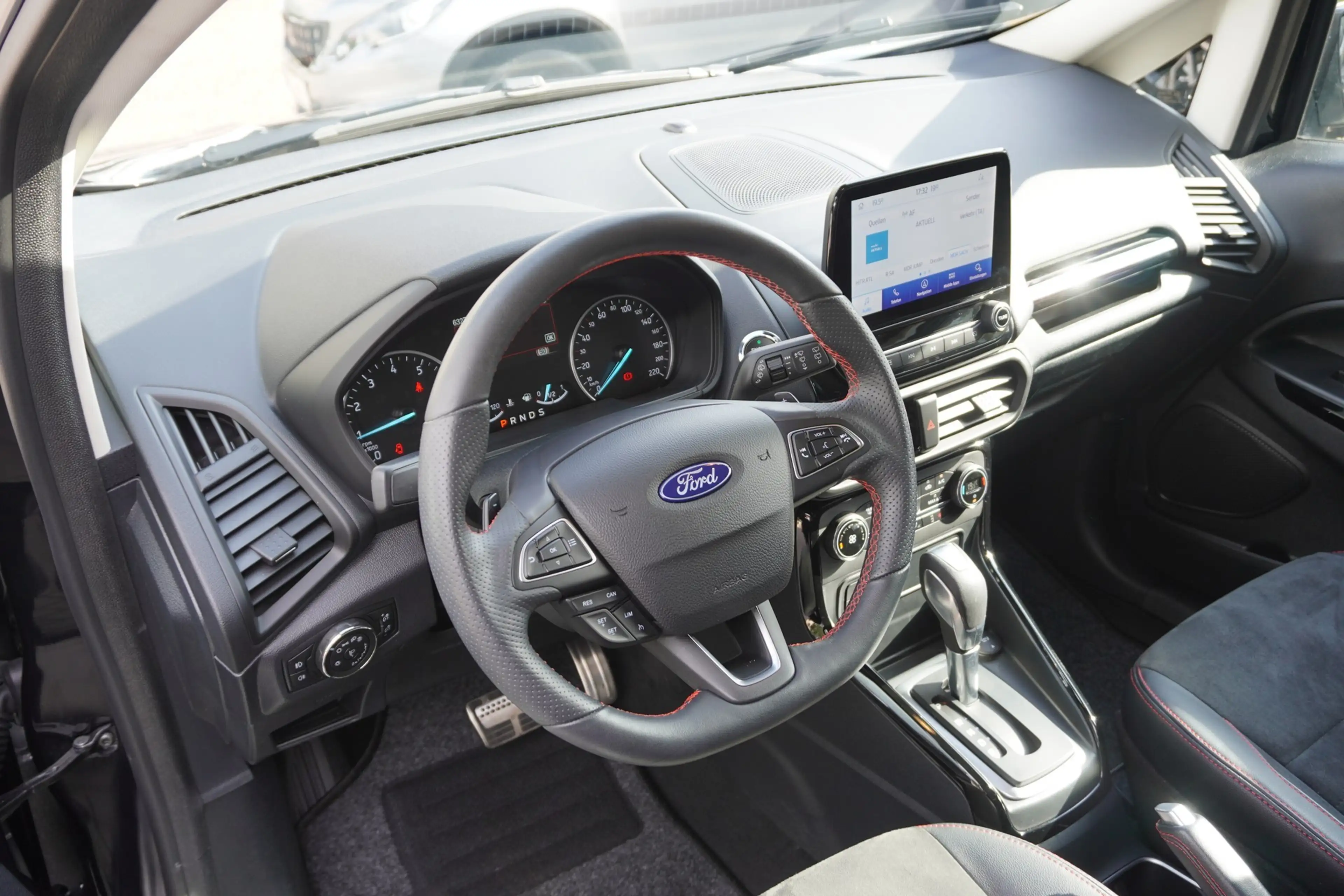 Ford EcoSport 1.0 EcoBoost ST-Line Navi AHK Tempomat — photo 12