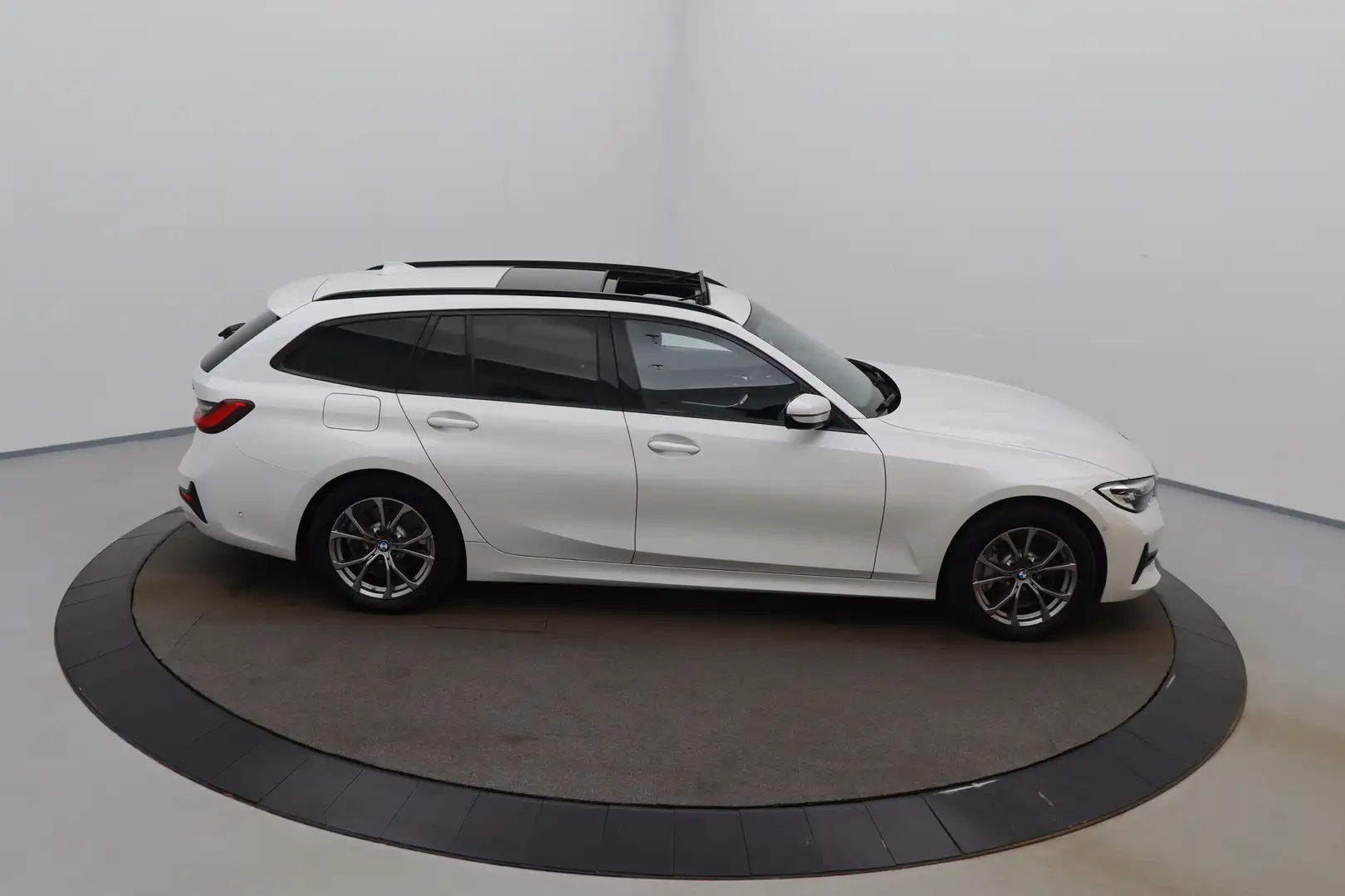BMW 330 3 Touring 330eA PHEV Business+ LEDER/CUIR LED GPS Blanc - 2