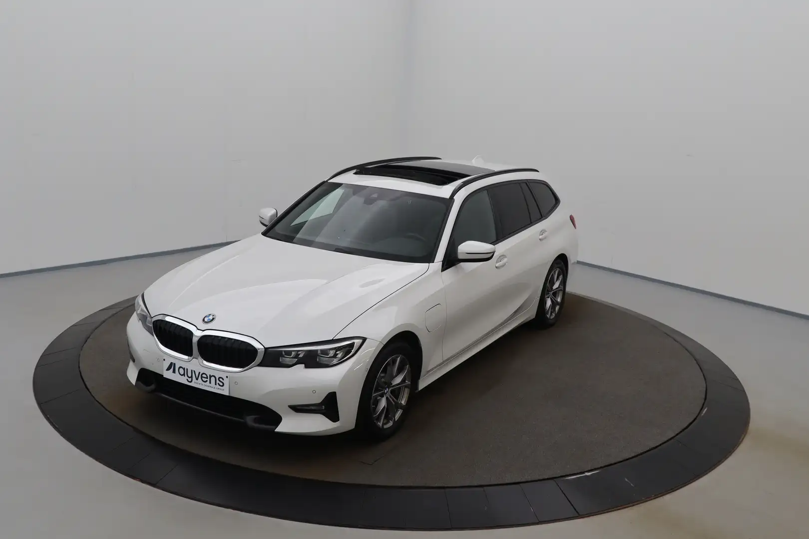 BMW 330 3 Touring 330eA PHEV Business+ LEDER/CUIR LED GPS Blanc - 1