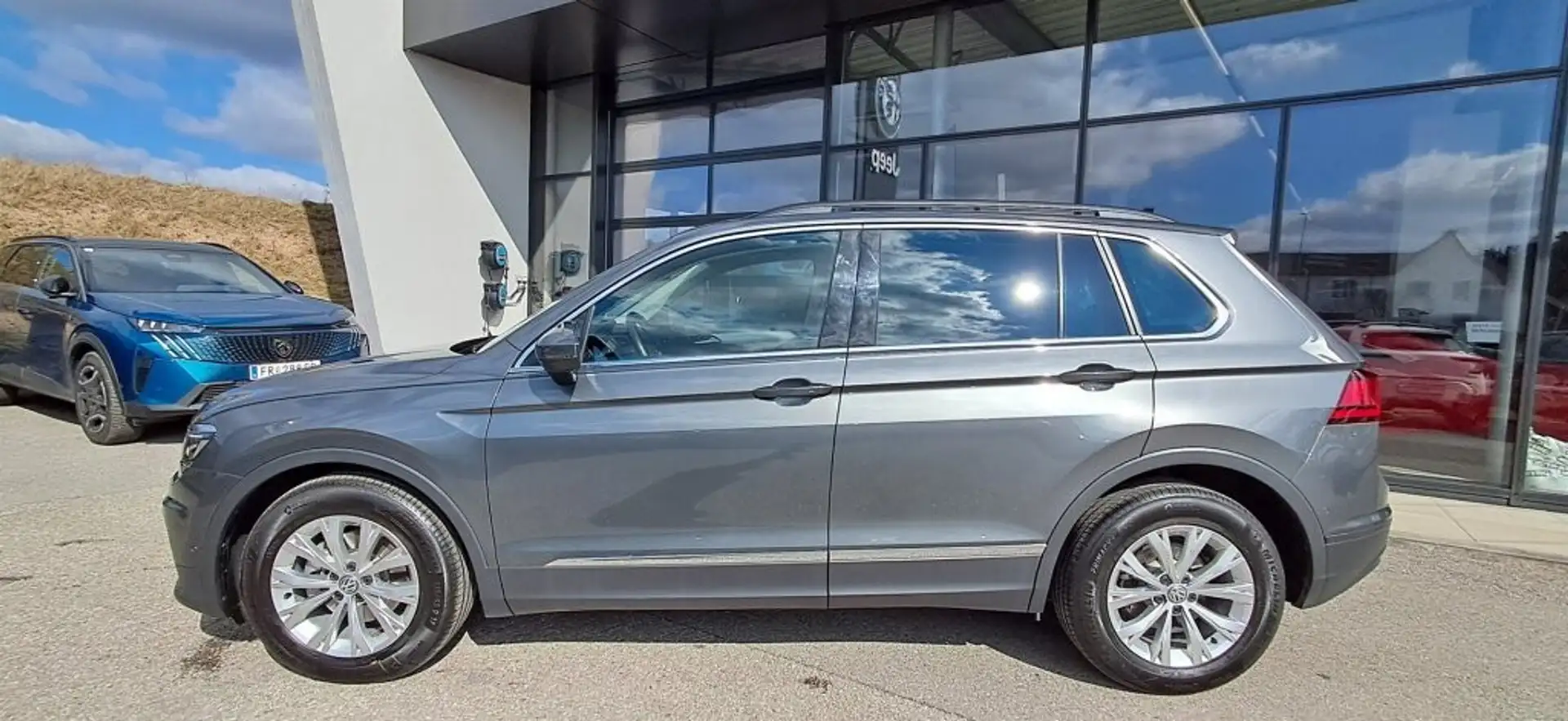 Volkswagen Tiguan 2,0 TDI SCR Sky Grau - 2