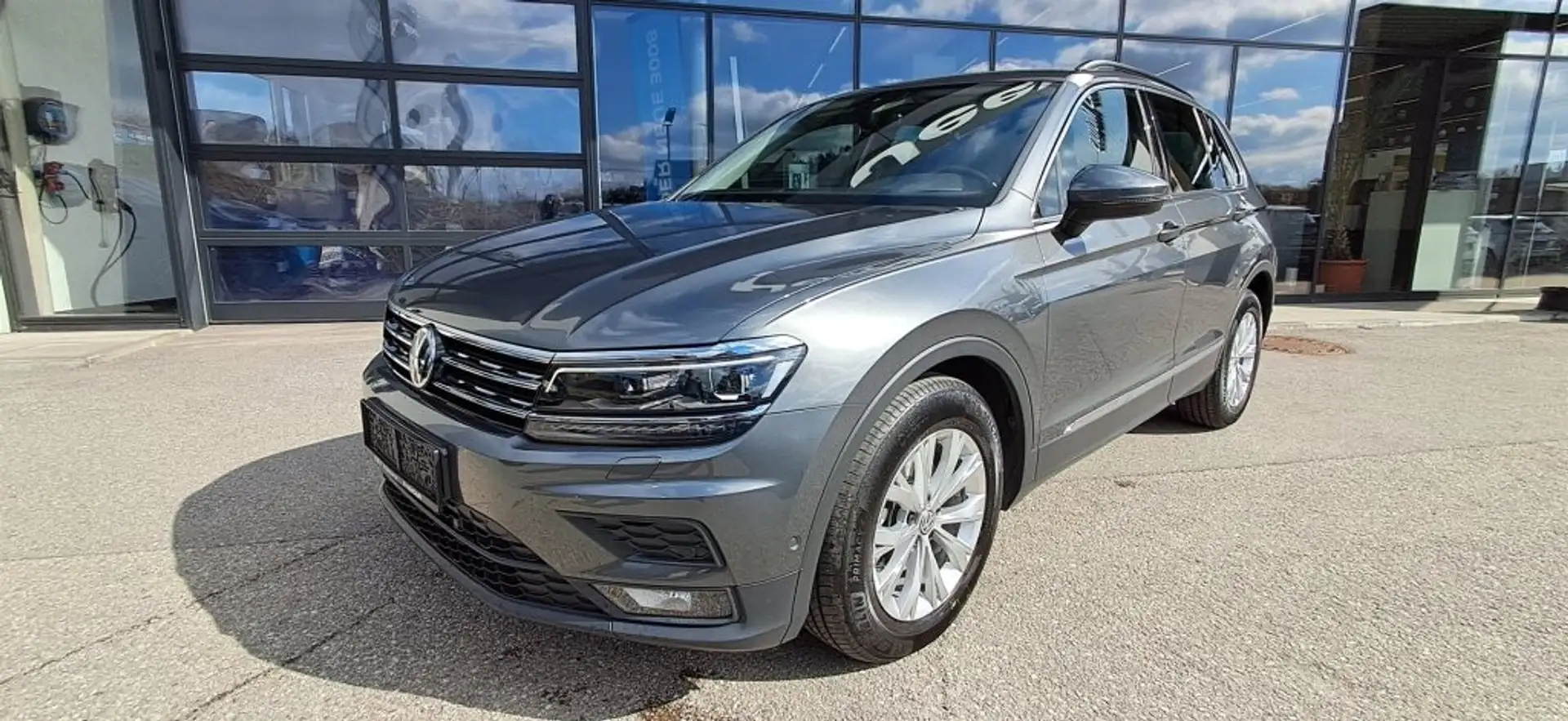 Volkswagen Tiguan 2,0 TDI SCR Sky Grau - 1