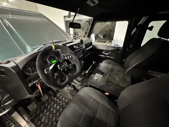 Land Rover Defender 90" V8 5,3 Liter V8 Ansicht 4