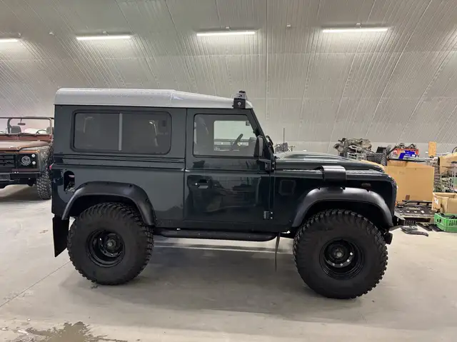 Land Rover Defender 90" V8 5,3 Liter V8 Ansicht 2