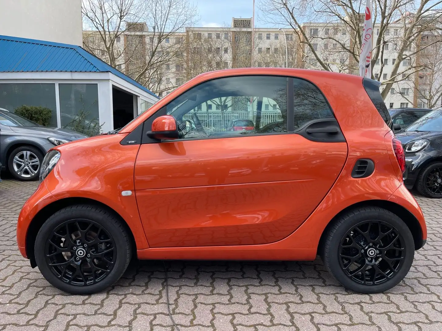 smart forTwo fortwo 66kW DCT prime SPORT*LEDER*NAVI*SHZ*PTS* Oranj - 2