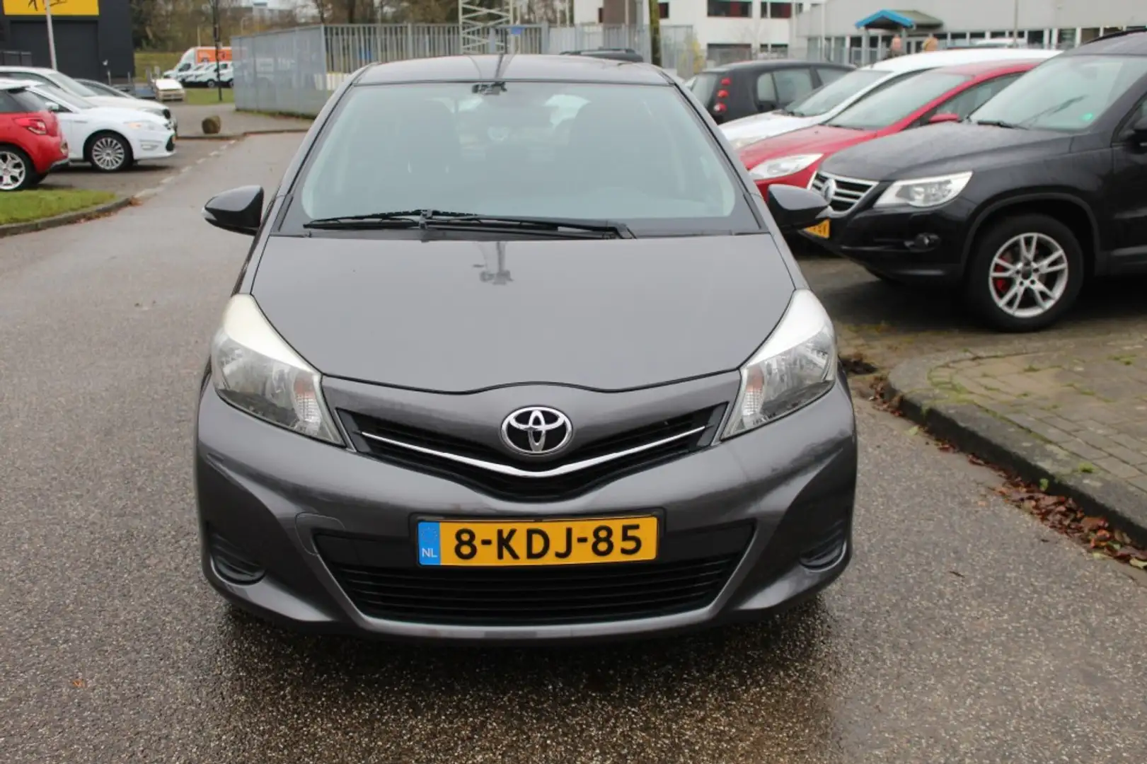 Toyota Yaris Toyota Yaris 1.0 VVT-i Aspiration Gris - 2