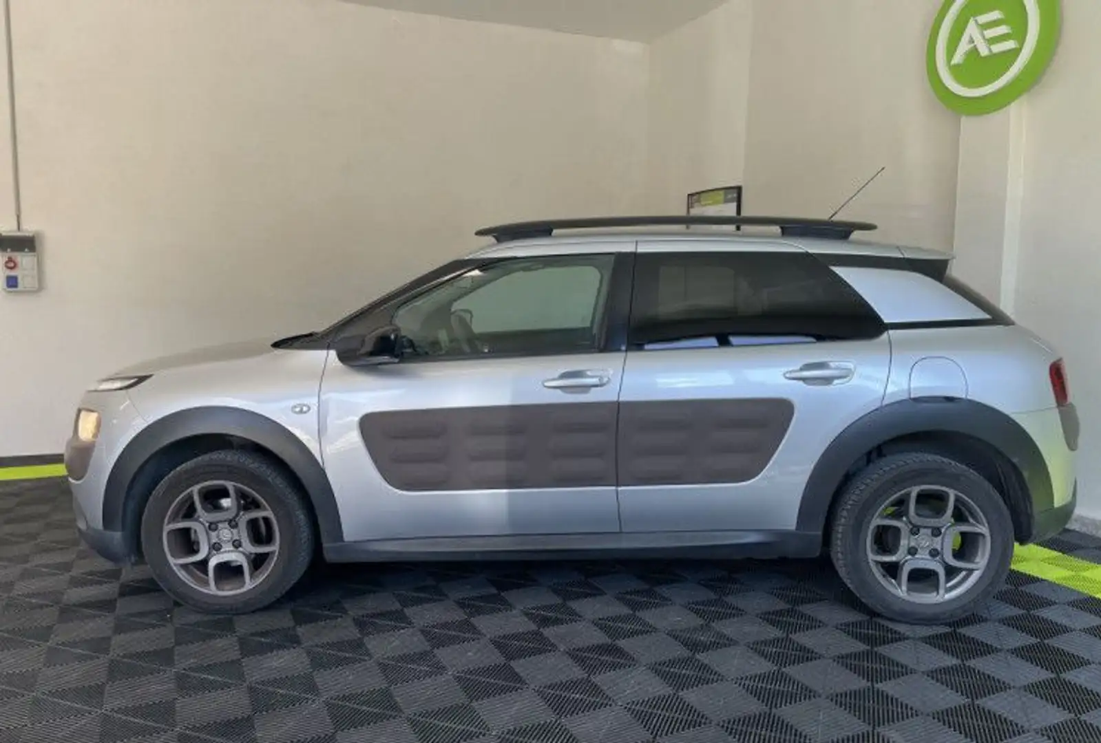 Citroen C4 Cactus PureTech 110 Shine S&amp;S Gris - 2