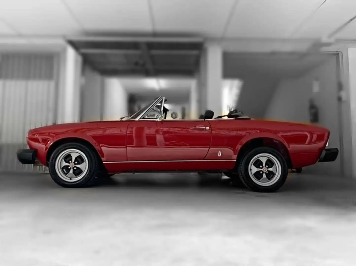 Fiat 124 Spider Rosso - 1