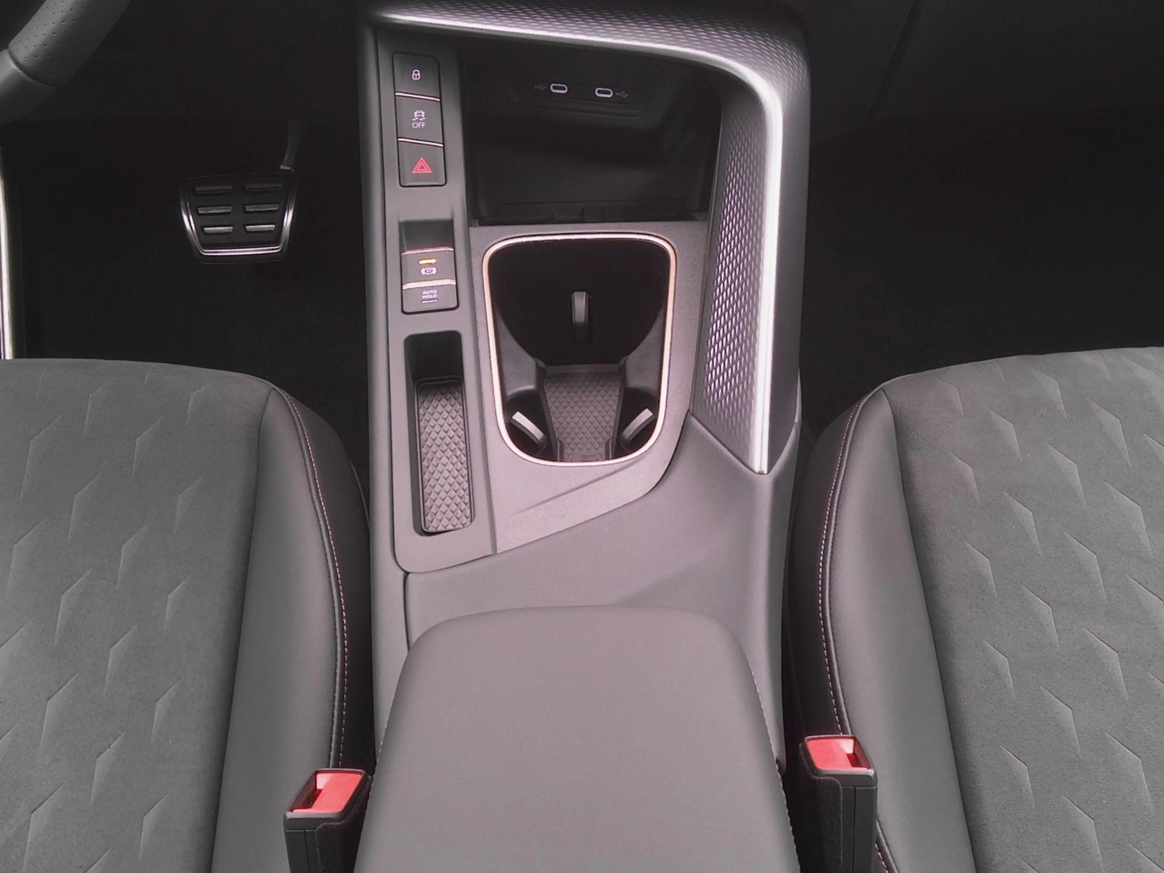 CUPRA Terramar 1.5 TSI e-Hybrid 272pk VZ Limited | Trekhaak | Pan — photo 9