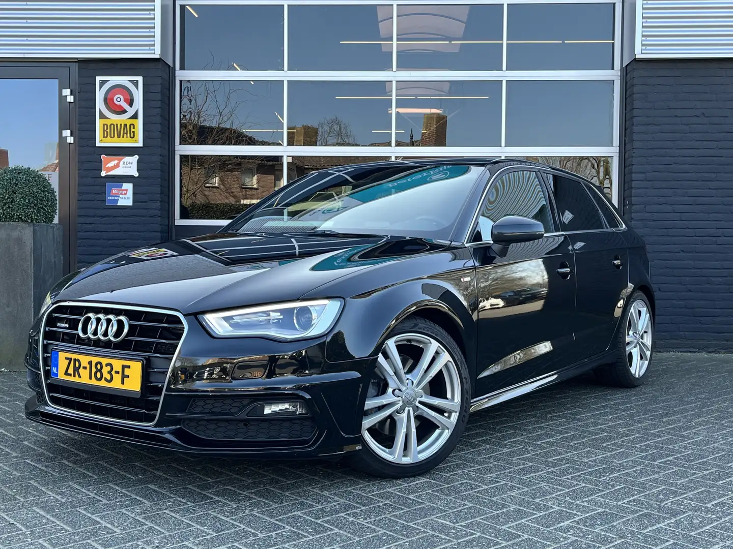 Audi A3 Sportback 1.8 TFSI quattro S-LINE AUTOMAAT Zwart - 1