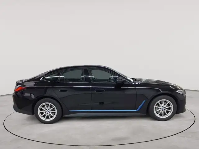 BMW i4 view 3