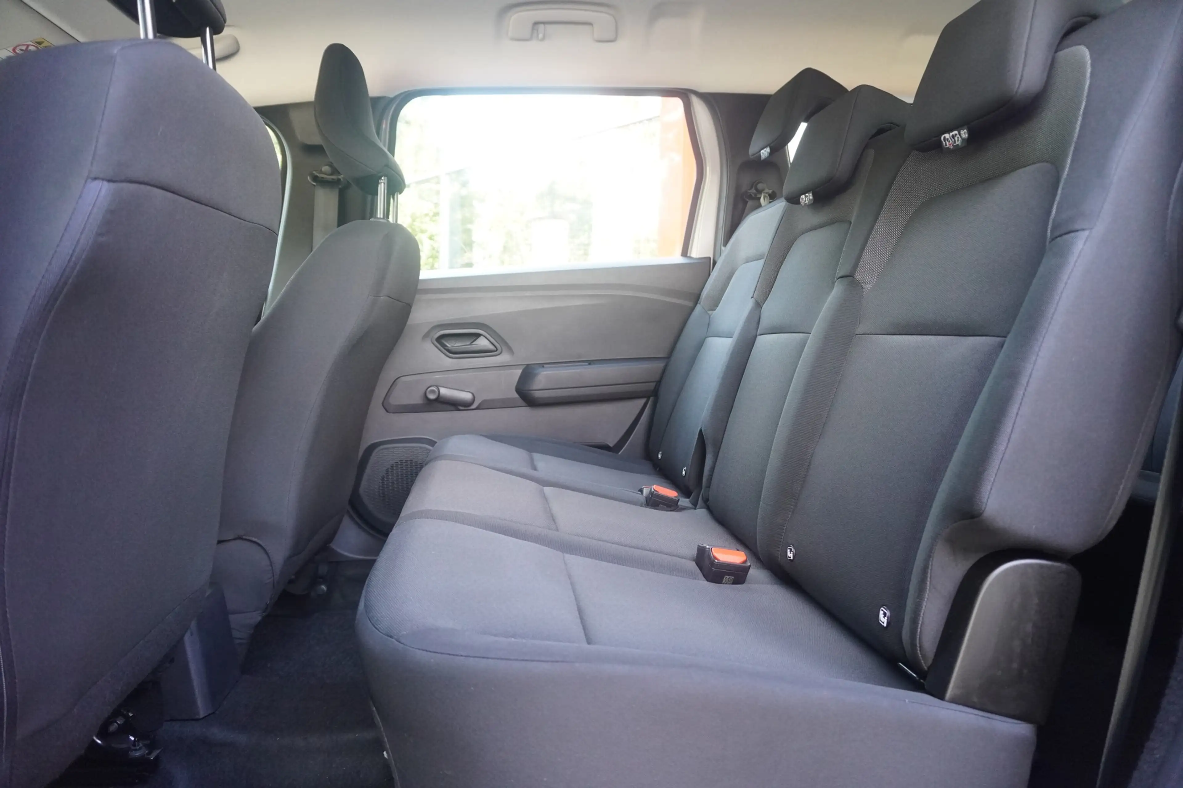 Dacia Jogger 1.0 TCE Essential 7-Sitzer Android Apple — photo 12