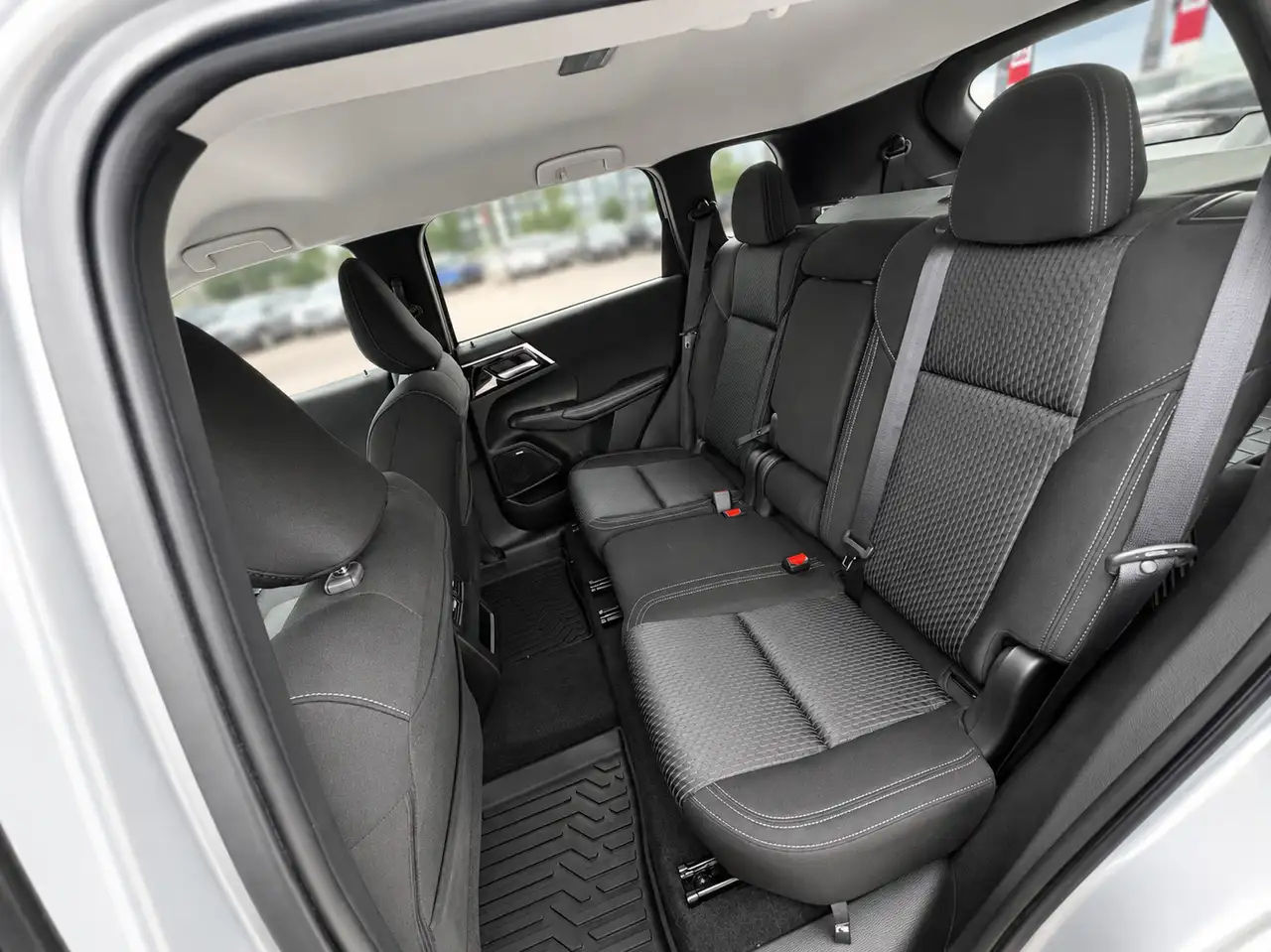 Mitsubishi Outlander photo Mitsubishi Outlander
