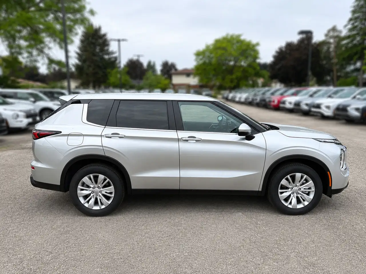 Mitsubishi Outlander photo Mitsubishi Outlander