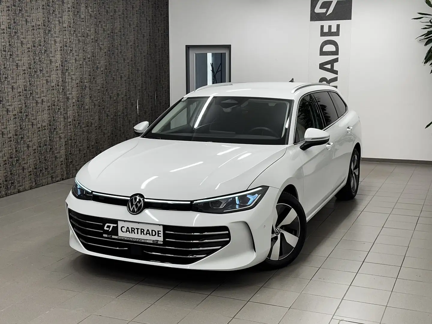 Volkswagen Passat Variant 2.0 TDI SCR Elegance DSG / I.Q- LIGHT MATRIX-LE... Blanc - 2