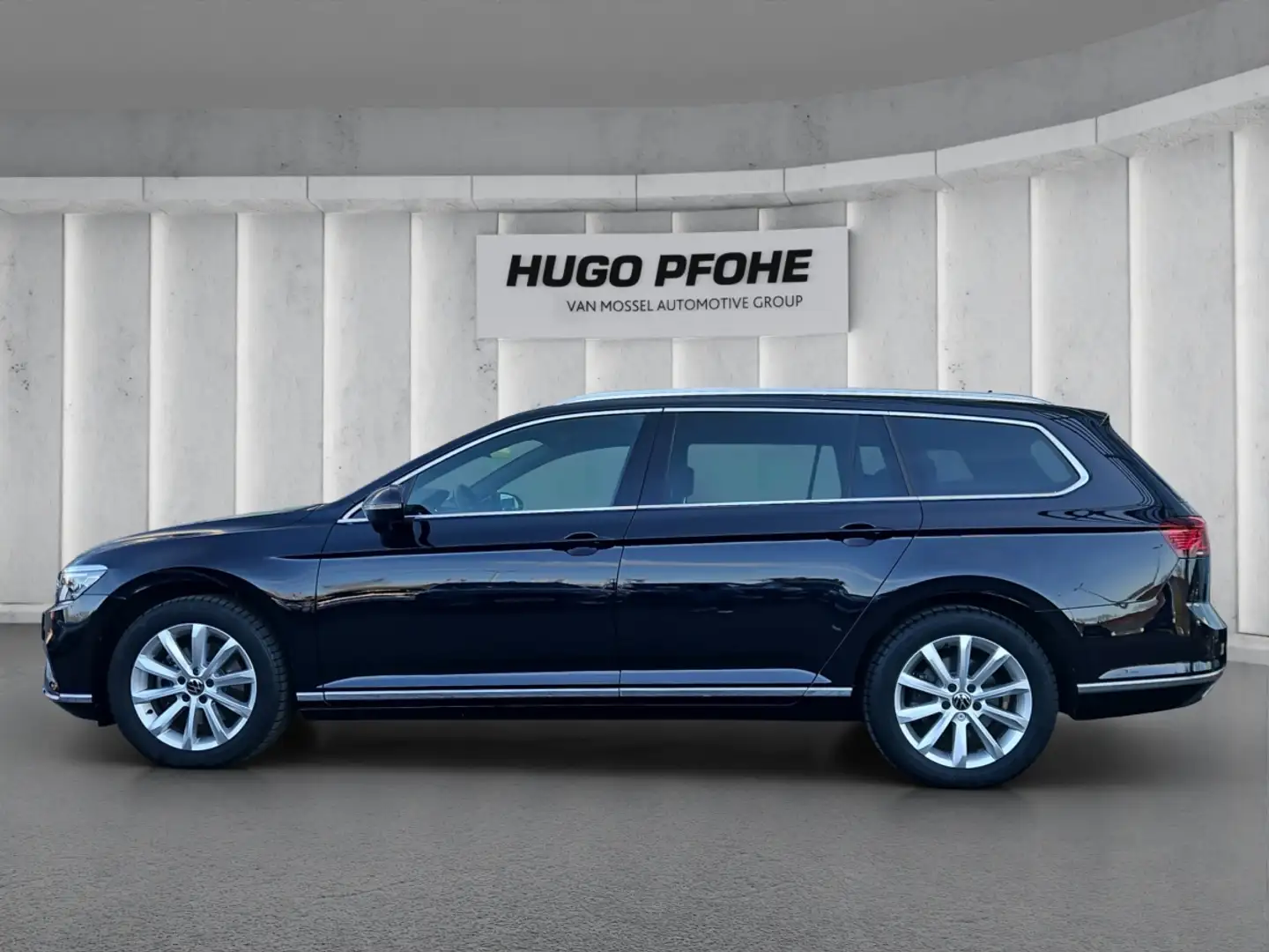 Volkswagen Passat Variant Elegance 2.0 TDI AUT PANO AHK LED ERGO Navi Černá - 2