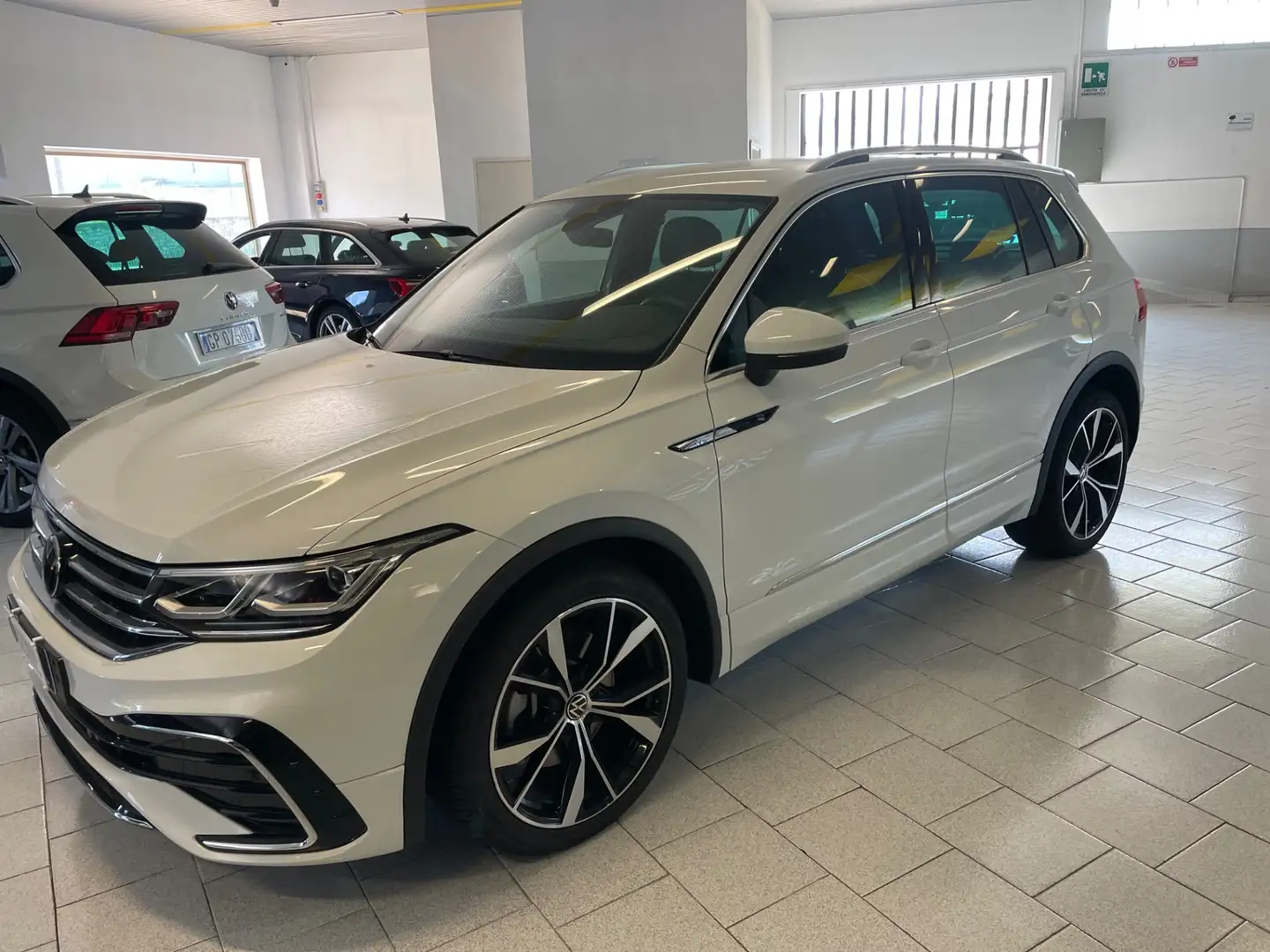 Volkswagen Tiguan Tiguan 2.0 TDI 200 CV SCR DSG 4MOTION R-Line Bianco - 1