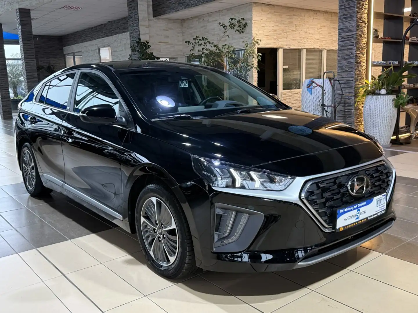 Hyundai IONIQ Style Hybrid Infinity-Sound Navi ACC LED Schwarz - 1