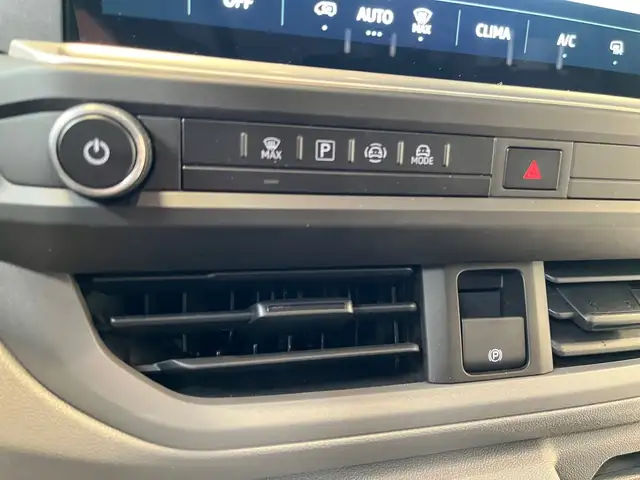 Volkswagen Transporter view 20