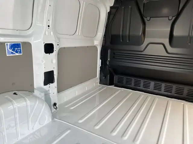 Volkswagen Transporter view 17