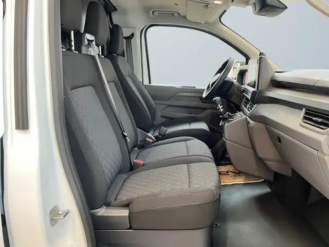 Volkswagen Transporter view 10