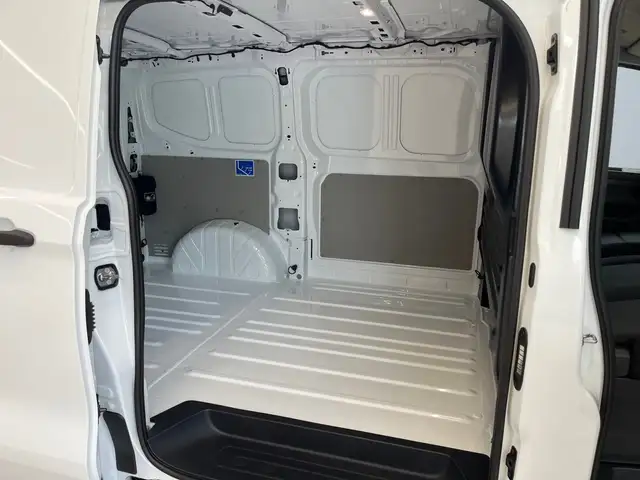 Volkswagen Transporter view 11