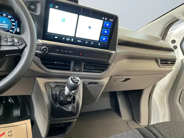 Volkswagen Transporter view 9