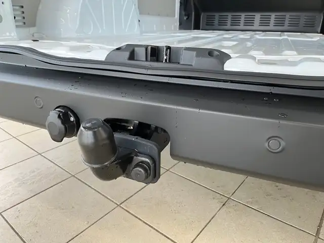 Volkswagen Transporter view 16