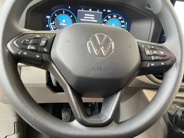 Volkswagen Transporter view 19