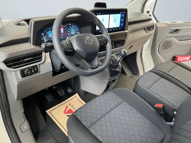 Volkswagen Transporter view 8