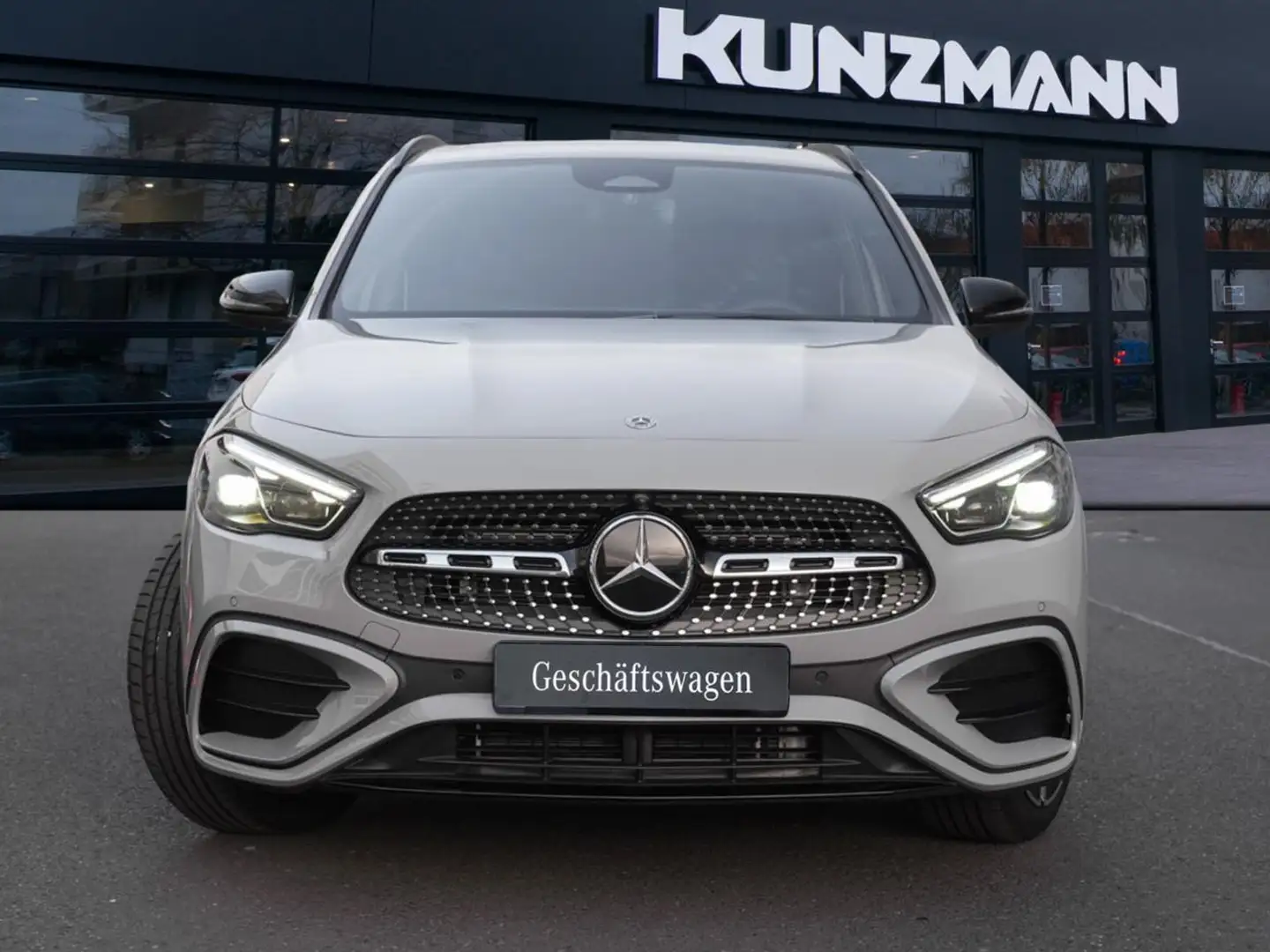 Mercedes-Benz GLA 200 AMG Night Navi-Premium AHK Kamera Grau - 2