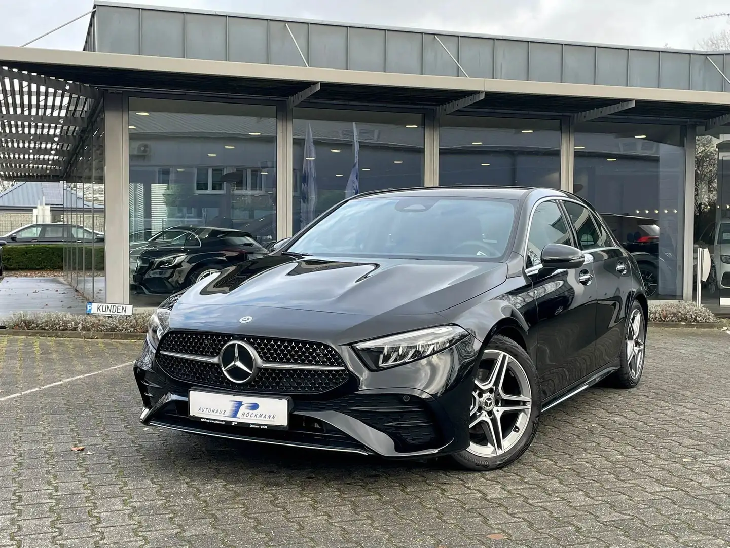 Mercedes-Benz A 200 AMG Aut. Alcantra AHK Navi Kamera Schwarz - 2