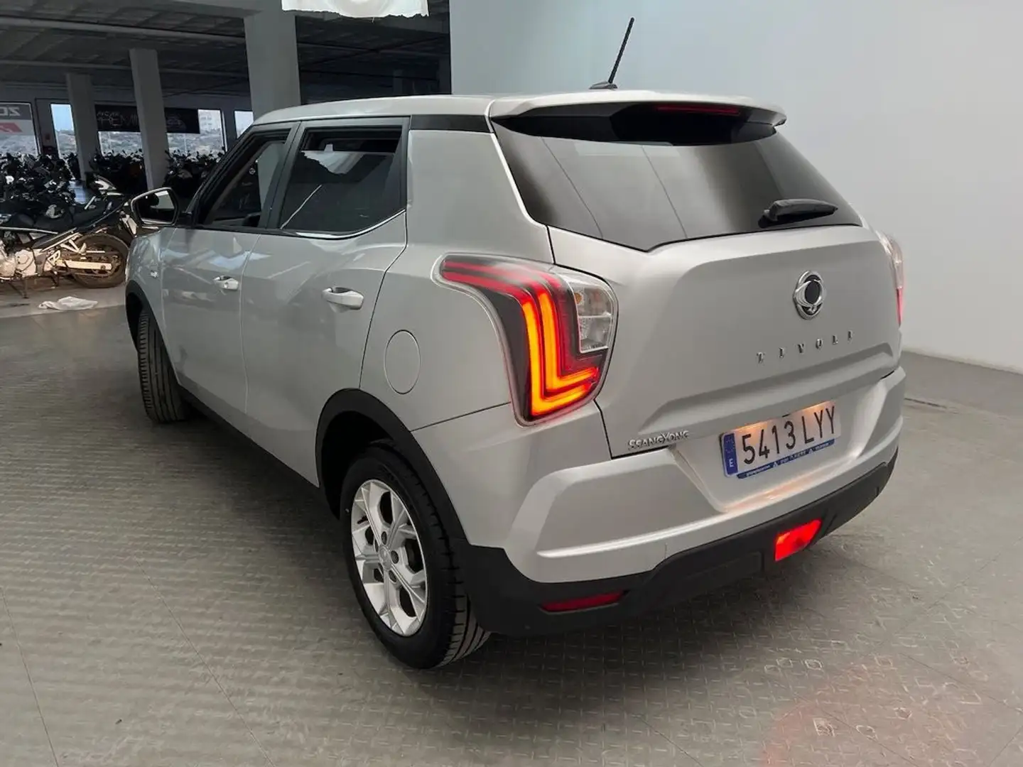 SsangYong Tivoli G12 Urban Plus 4x2 Gris - 2