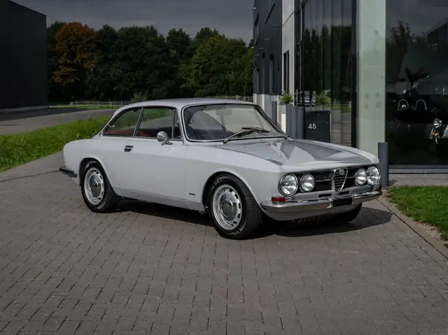 Alfa Romeo 1750 GTV
