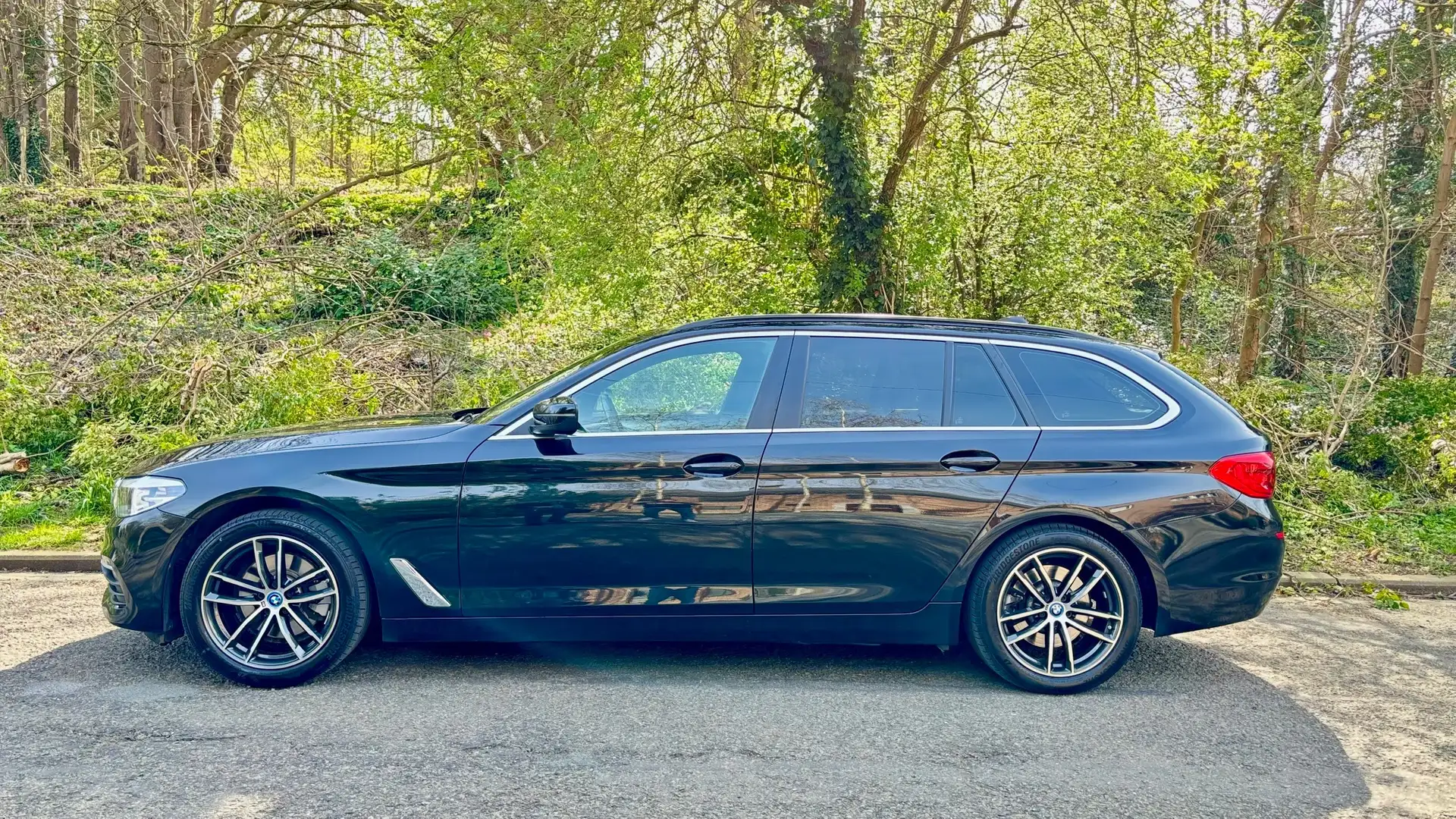 BMW 520 automatique G31 Touring 5/2018 Pano, Navi Noir - 2