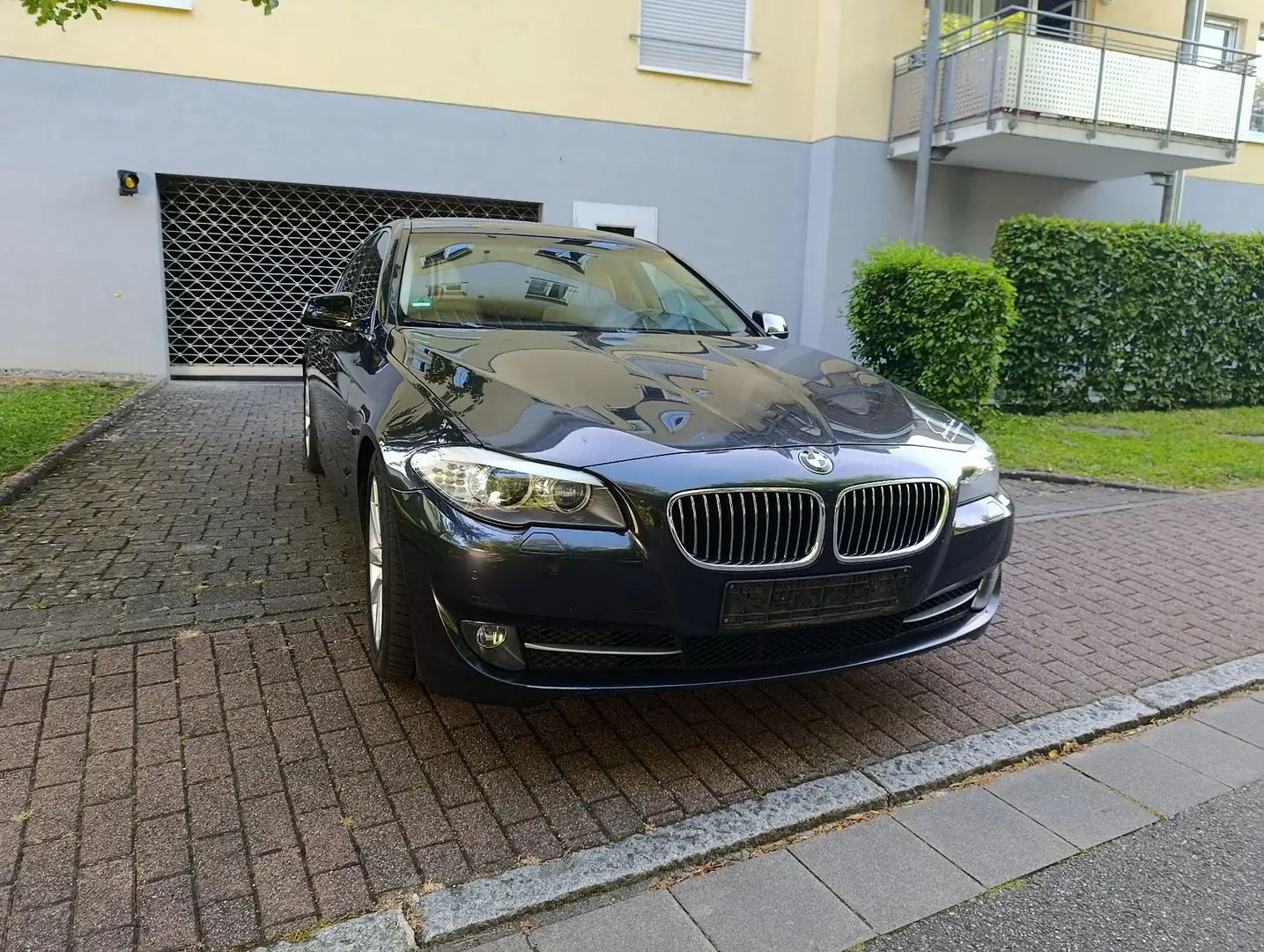 BMW 528 528i Aut. Grau - 1