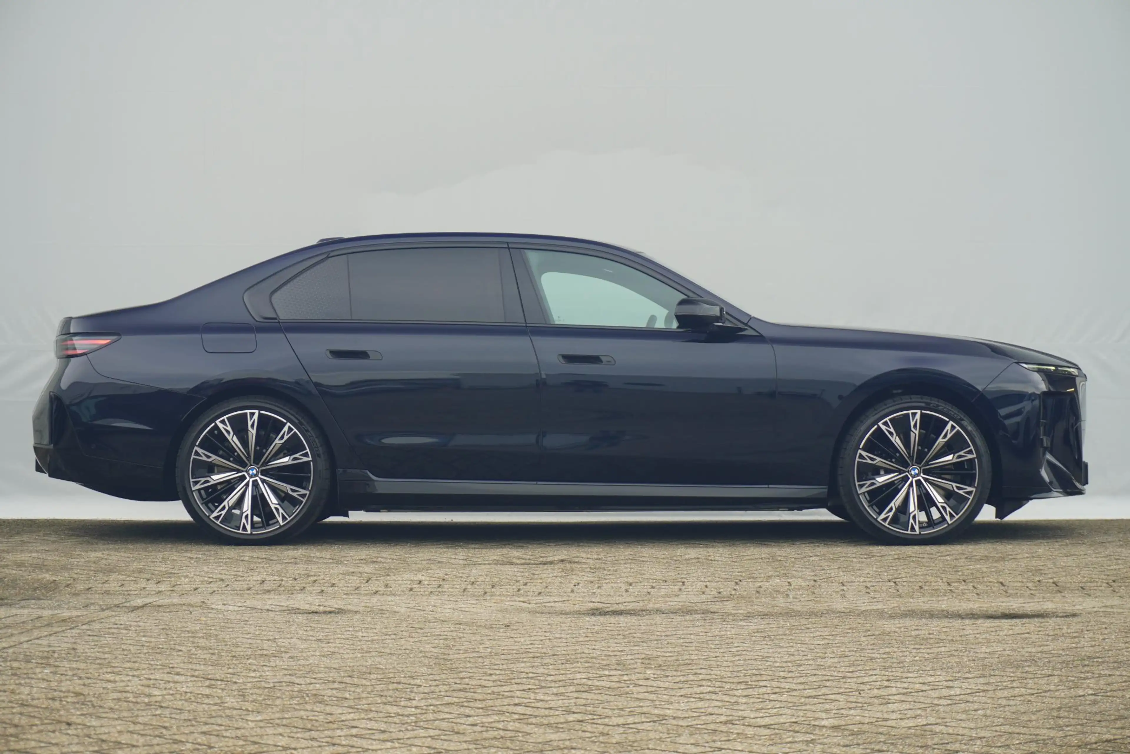 BMW i7 xDrive50 118.1 kWh Connoisseur Pack | M Sportpakke — photo 6