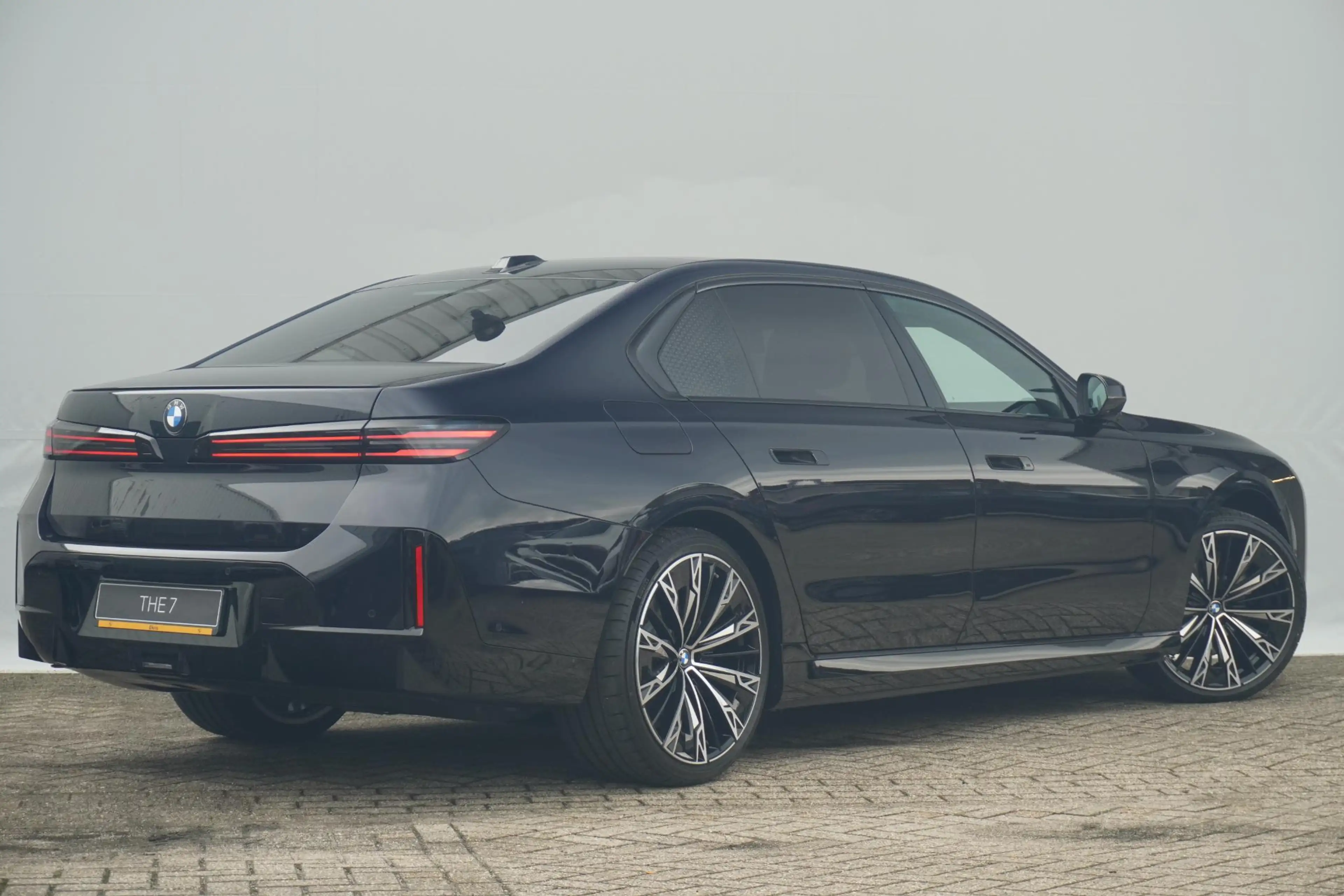 BMW i7 xDrive50 118.1 kWh Connoisseur Pack | M Sportpakke — photo 2