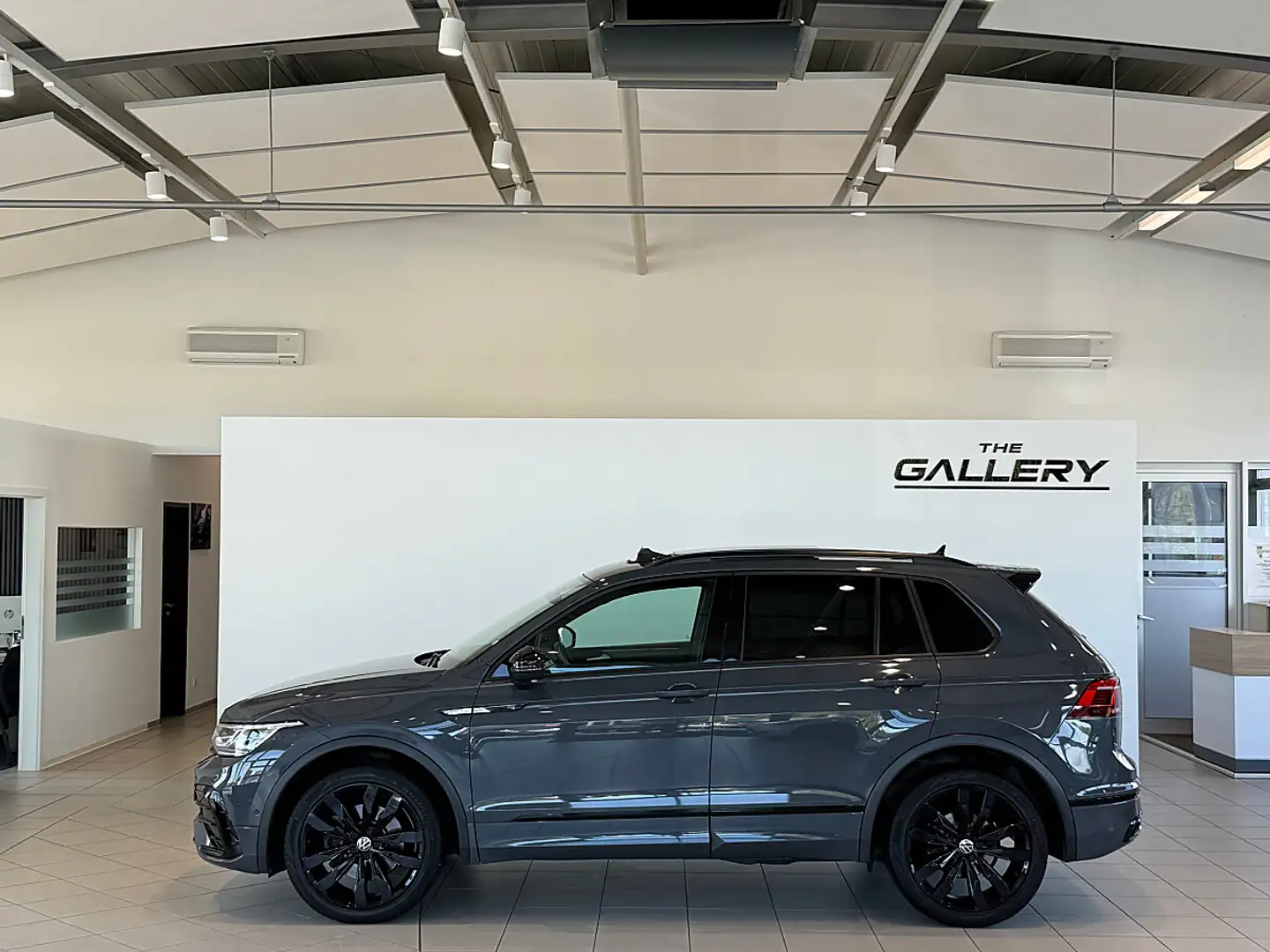 Volkswagen Tiguan 2,0 TDI 4Motion R-Line DSG*Panorama*AHK*Standheizu Grau - 1