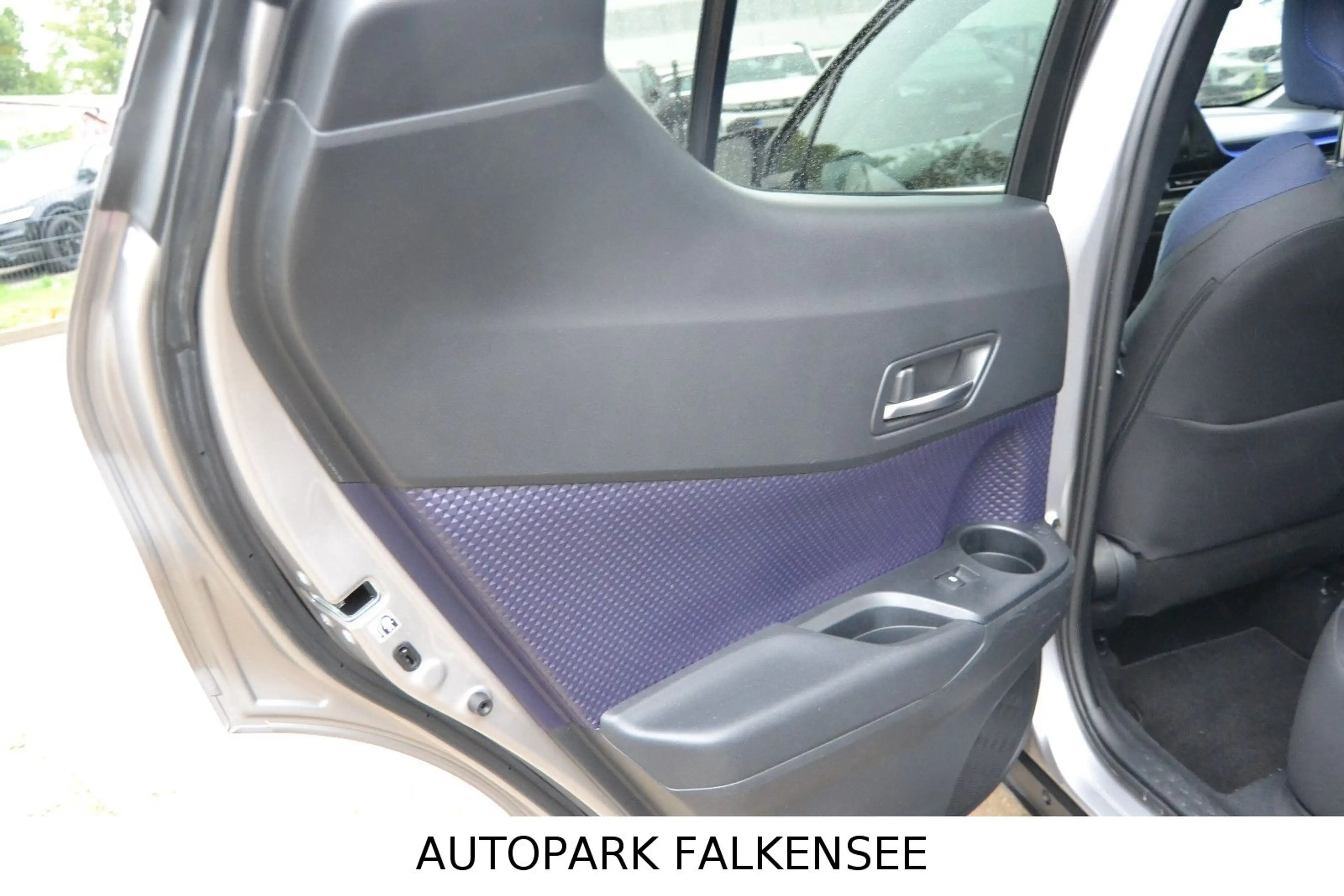 Toyota C-HR STYLE STANDHEIZUNG+LED+R-KAMERA+SAUBER+SPUR — photo 7