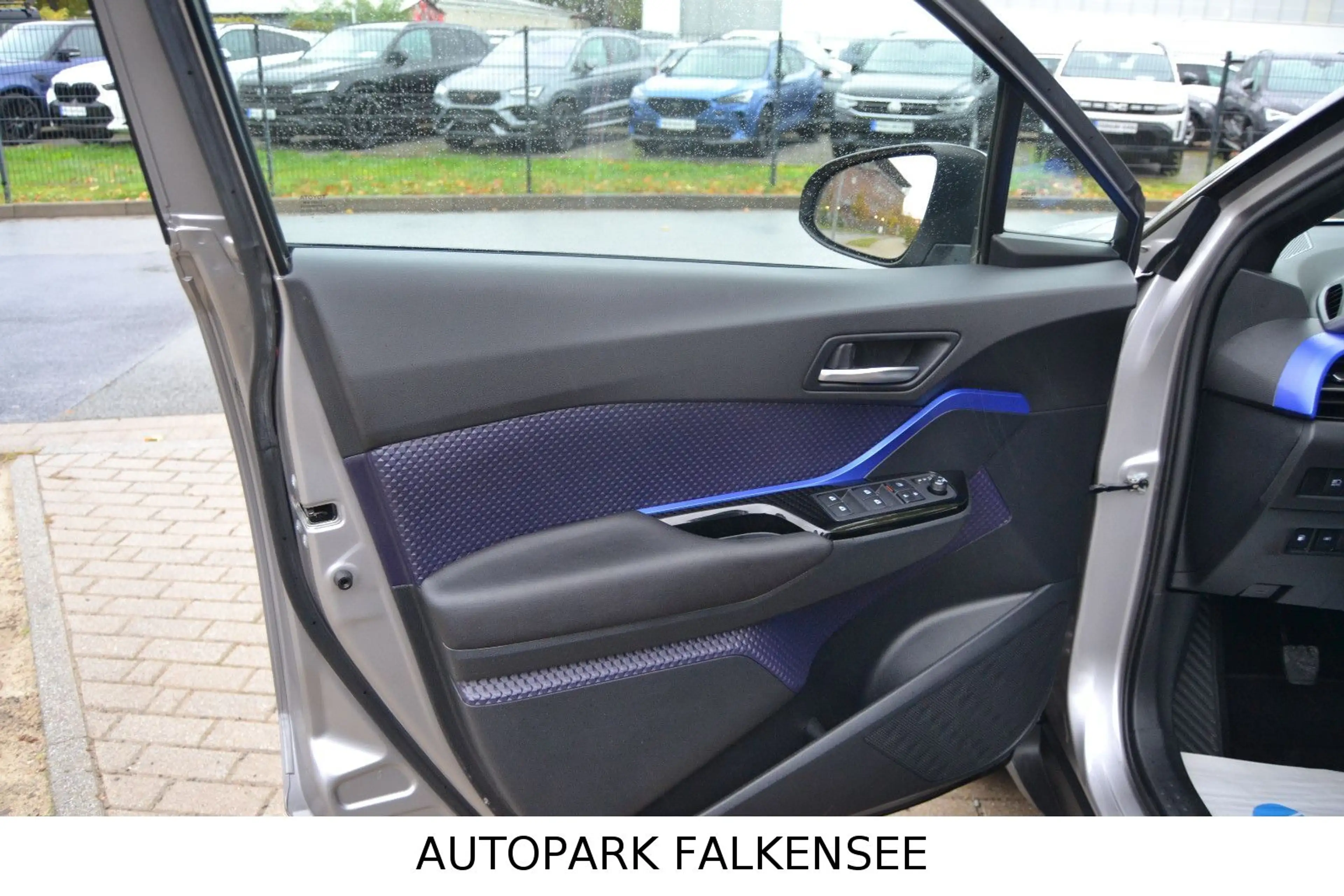 Toyota C-HR STYLE STANDHEIZUNG+LED+R-KAMERA+SAUBER+SPUR — photo 3