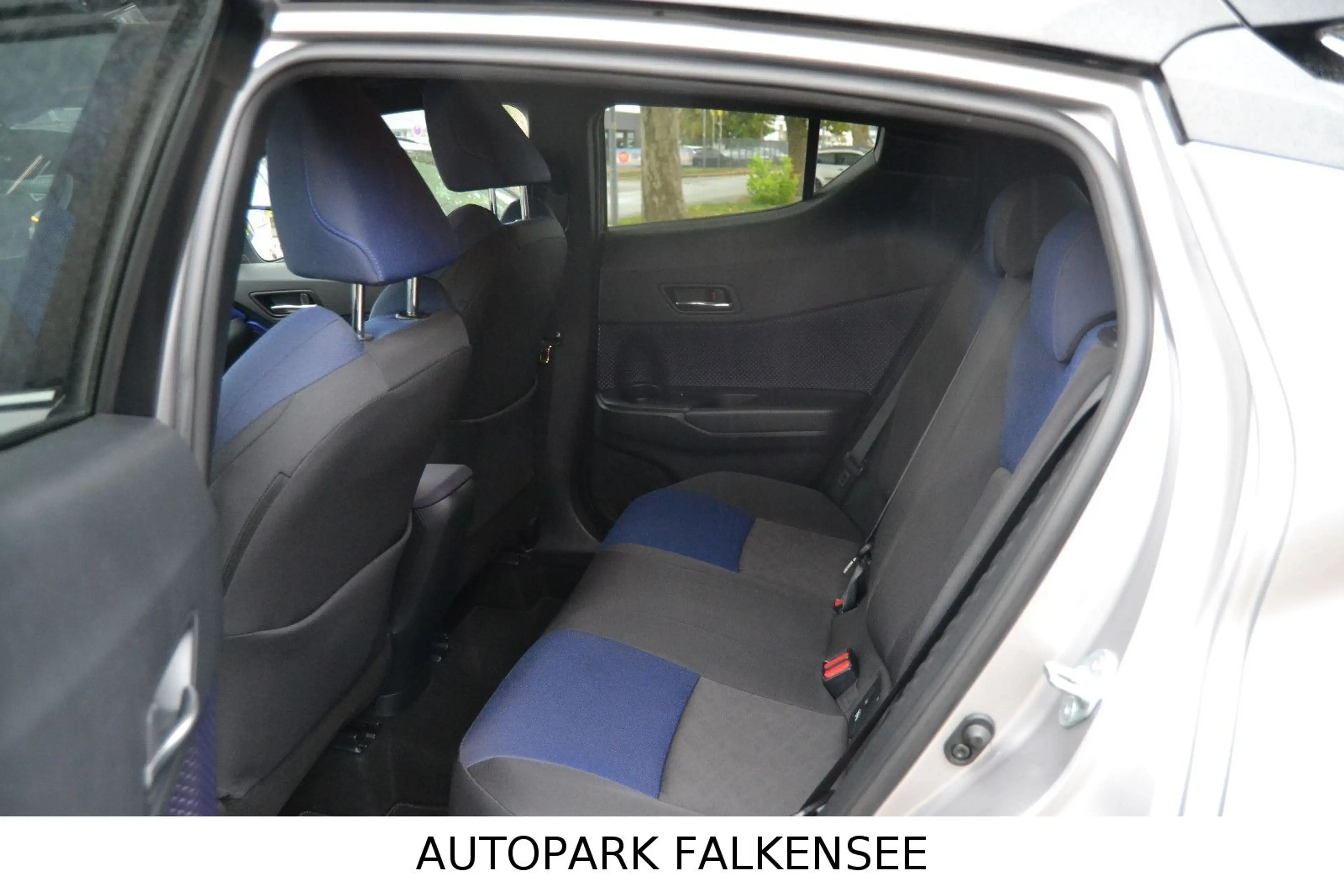 Toyota C-HR STYLE STANDHEIZUNG+LED+R-KAMERA+SAUBER+SPUR — photo 8