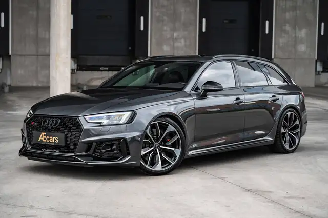 Audi RS4 AVANT / QUATTRO / MATRIX / PANO / B&O / LANE ASSIST / CAMERA / DAYTONA GREY