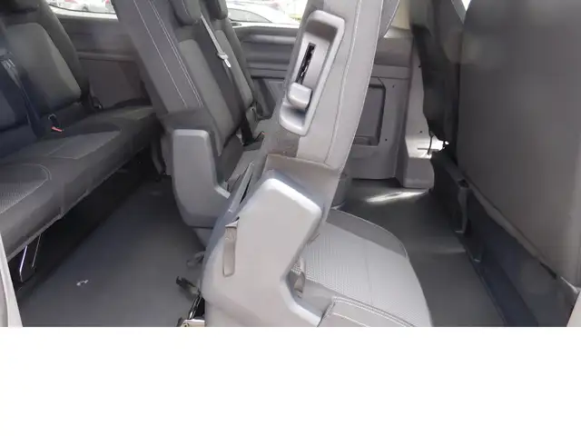 Volkswagen Caravelle view 17