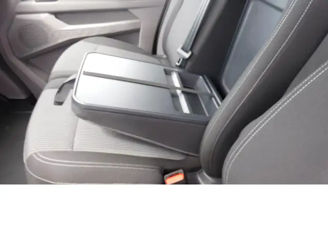 Volkswagen Caravelle view 12