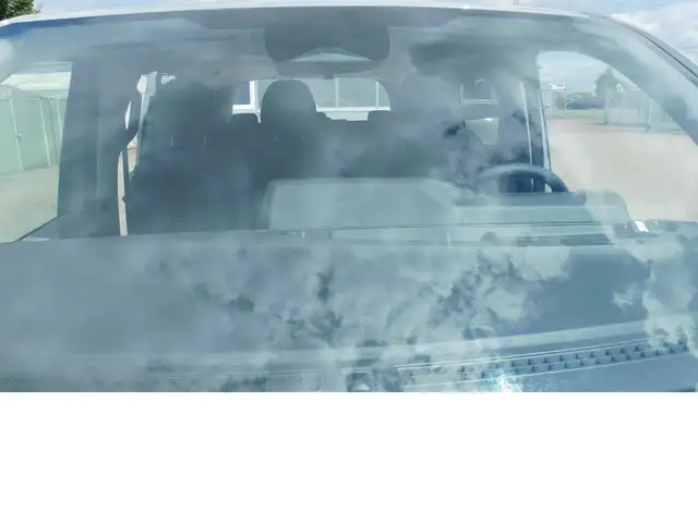 Volkswagen Caravelle view 24