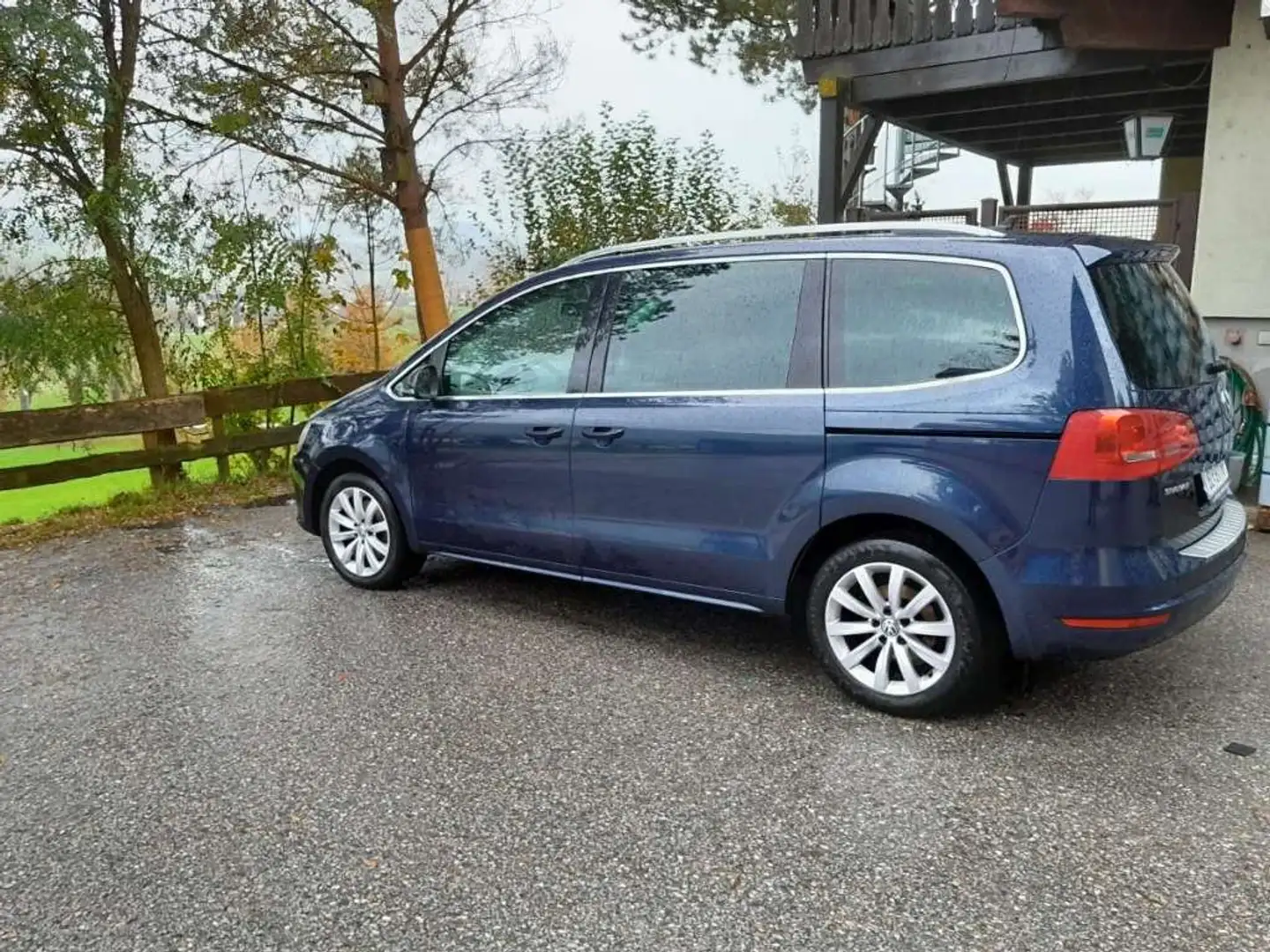 Volkswagen Sharan BMT 2,0 TDI DPF Blau - 2