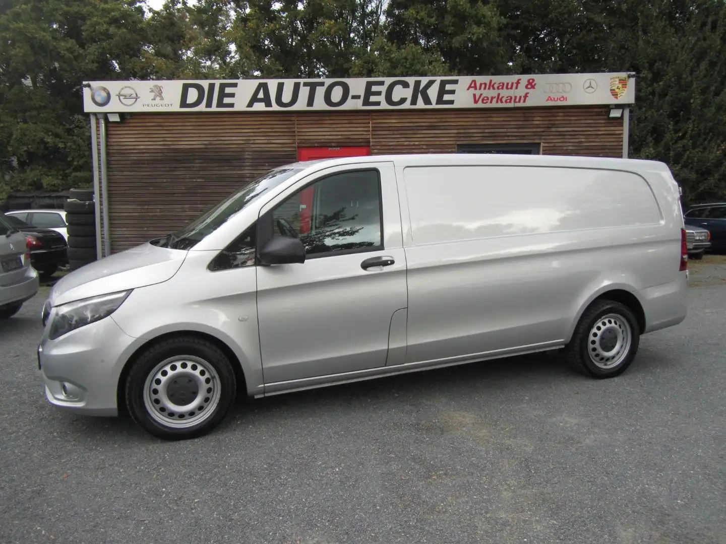 Mercedes-Benz Vito Kasten 116 CDI / 1.Hand / Navi /extralang Silber - 1