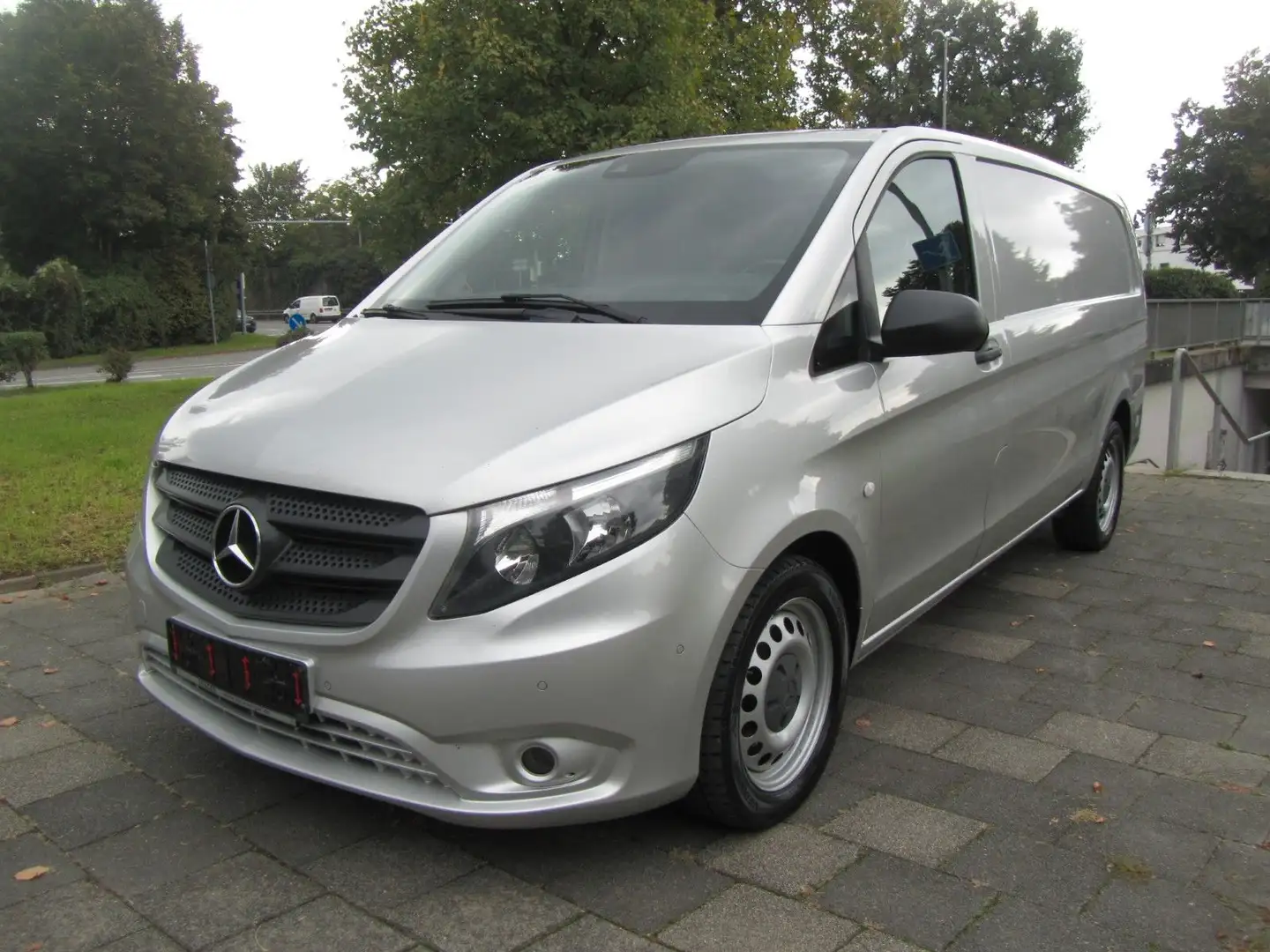 Mercedes-Benz Vito Kasten 116 CDI / 1.Hand / Navi /extralang Silber - 2