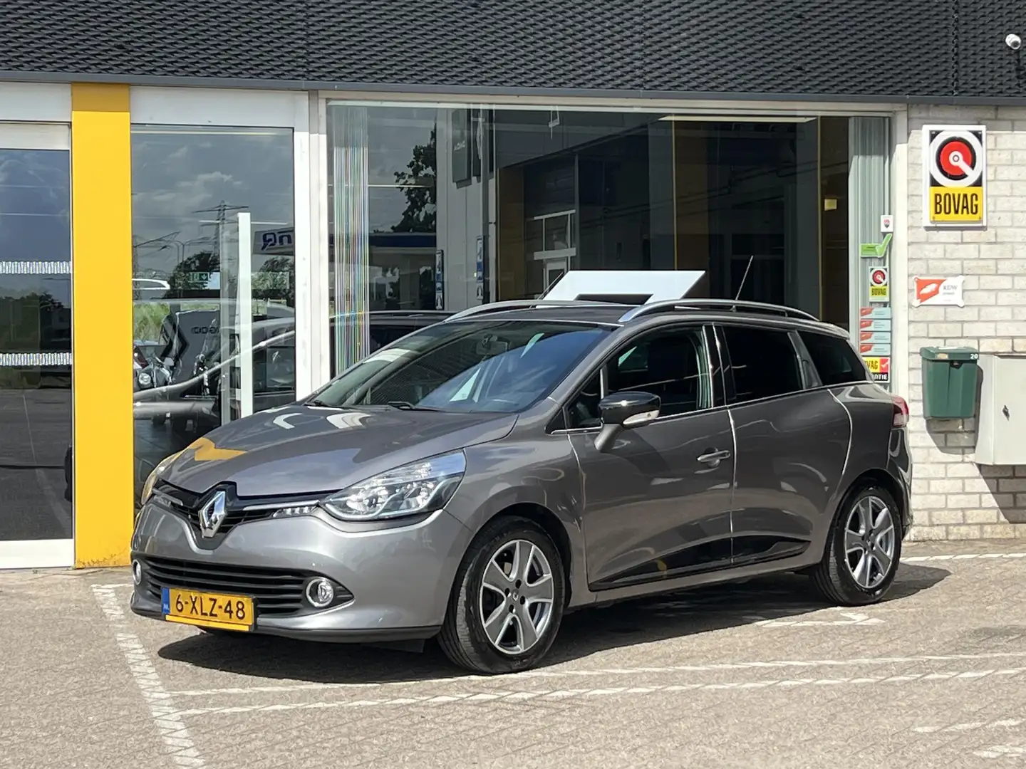 Renault Clio Estate 0.9 TCe Night&Day | Trekhaak | Navigatie | Grijs - 2