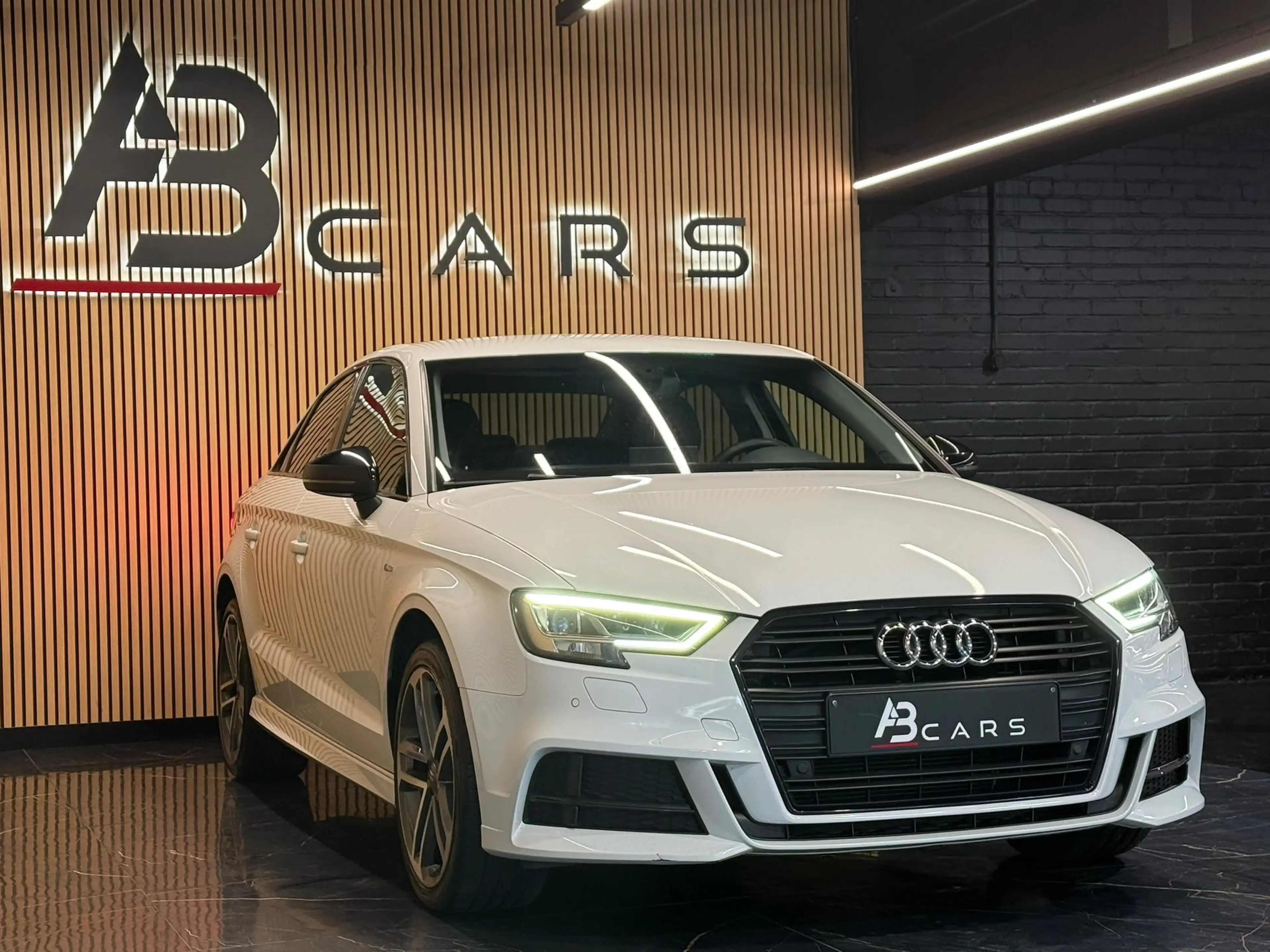 Audi A3 1.6 TDI S LINE * SEDAN - BERLINE ** GARANTIE 12 MOIS ** — photo 5